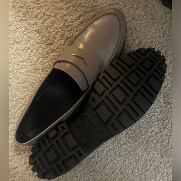 Never worn Ecco Loafers - Picture 3 of 4